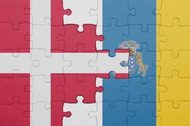 Kanarya adalarının renkli ulusal bayrağı ve Danimarka bayrağıyla ilgili bulmacalar. konsept