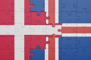 Danimarka bayrağı ve İzlanda 'nın renkli ulusal bayrağıyla bulmaca. konsept