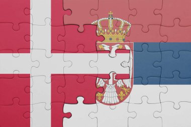 Danimarka bayrağı ve Sırbistan 'ın renkli ulusal bayrağıyla ilgili bulmacalar. konsept