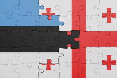 Renkli ulusal Estonya bayrağı ve Gürcistan bayrağı bulmacası. konsept