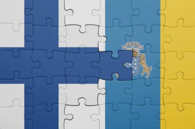 Kanarya adalarının renkli ulusal bayrağı ve Finlandiya bayrağı. konsept