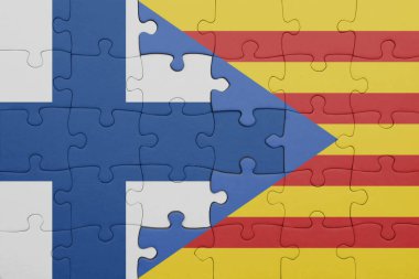 Katalonya ve Finlandiya bayrağının renkli ulusal bayrağıyla bulmaca. konsept