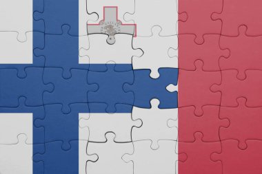 Malta 'nın renkli ulusal bayrağı ve Finlandiya bayrağının bulmacası. konsept