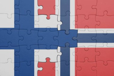 Norveç 'in renkli ulusal bayrağı ve Finlandiya bayrağının bulmacası. konsept