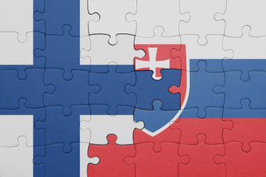 Slovakya 'nın renkli ulusal bayrağı ve Finlandiya bayrağının bulmacası. konsept