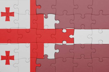 Gürcistan 'ın renkli ulusal bayrağı ve Letonya bayrağının bulmacası. konsept