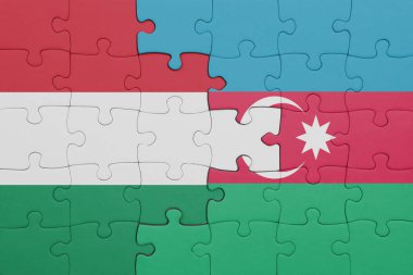 Azerbaijan 'ın renkli ulusal bayrağı ve Hungary bayrağı ile bulmaca. konsept