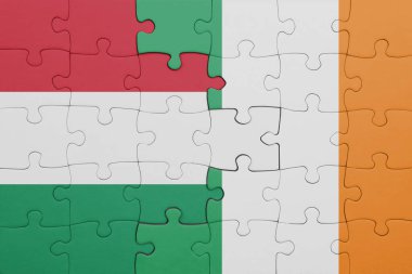 İrlanda 'nın renkli ulusal bayrağı ve Hungary bayrağı ile bulmaca. konsept