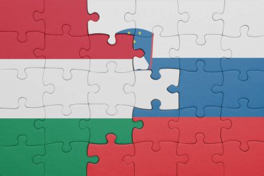 Slovenia 'nın renkli ulusal bayrağı ve Hungary bayrağı ile bulmaca. konsept