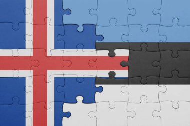 Renkli ulusal Estonya bayrağı ve İzlanda bayrağı ile bulmaca. konsept