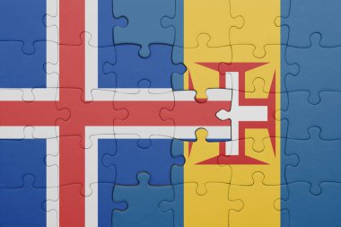 Renkli ulusal Madeira bayrağı ve İzlanda bayrağı ile bulmaca. konsept