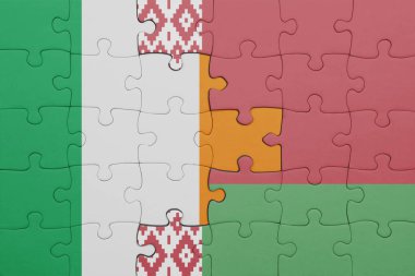 İrlanda bayrağı ve Beyaz Rusya bayrağı ile dolu renkli bir bulmaca. konsept