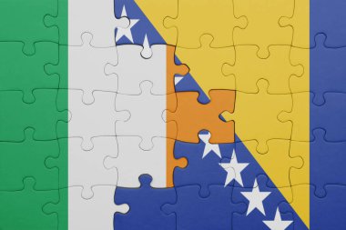 İrlanda 'nın renkli ulusal bayrağı, Bosna ve Herzegovina bayrağı ile bulmaca. konsept