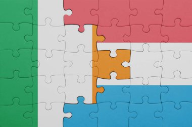 İrlanda 'nın renkli ulusal bayrağı ve Lüksemburg bayrağı. konsept