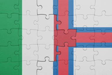 Faroe Adaları 'nın renkli ulusal bayrağı ve İtalya bayrağı bulmacası. konsept