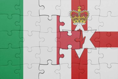 Kuzey İrlanda 'nın renkli ulusal bayrağı ve İtalya bayrağıyla bulmaca. konsept