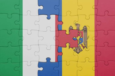 Moldova 'nın renkli ulusal bayrağı ve İtalya bayrağının bulmacası. konsept