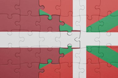 Letonya 'nın renkli ulusal bayrağı ve Bask ülkesinin bayrağı. konsept
