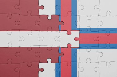 Letonya 'nın renkli ulusal bayrağı ve Faroe adalarının bayrağıyla ilgili bulmacalar. konsept