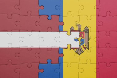 Letonya 'nın renkli ulusal bayrağı ve Moldova bayrağı bulmacası. konsept