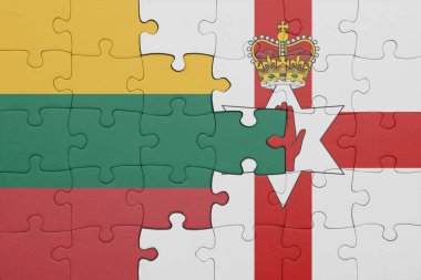 Litvanya 'nın renkli ulusal bayrağı ve Kuzey İrlanda bayrağı. konsept