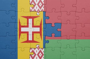 Beyaz Rusya bayrağı ve madeira bayrağıyla dolu renkli bir bulmaca. konsept