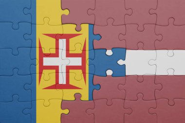 Letonya 'nın renkli ulusal bayrağı ve Madeira bayrağıyla bulmaca. konsept