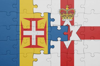Kuzey İrlanda 'nın renkli ulusal bayrağı ve Madeira bayrağıyla bulmaca. konsept