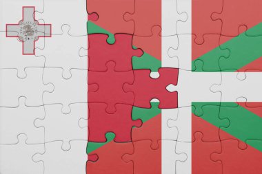 Malta 'nın renkli ulusal bayrağı ve Bask ülkesinin bayrağı. konsept