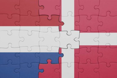 Danimarka 'nın renkli ulusal bayrağı ve Hollanda bayrağıyla ilgili bulmacalar. konsept