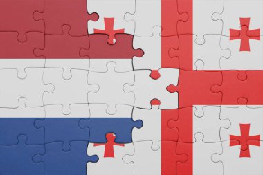 Gürcistan 'ın renkli ulusal bayrağı ve Hollanda bayrağının bulmacası. konsept