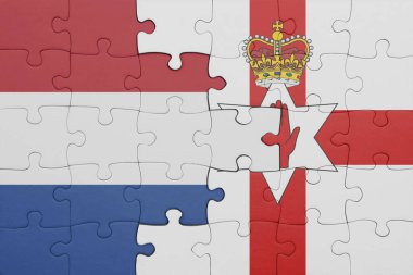 Kuzey İrlanda 'nın renkli ulusal bayrağı ve Hollanda bayrağı. konsept