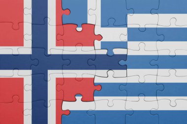 Norveç bayrağı ve Yunan bayrağının rengarenk bayrağıyla bulmaca. konsept