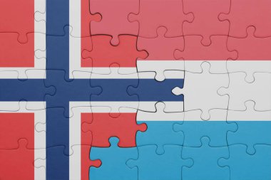 Lüksemburg ve Norveç bayrağının renkli ulusal bayrağıyla bulmaca. konsept