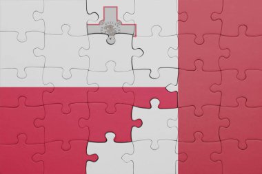 Malta 'nın renkli ulusal bayrağı ve Polonya bayrağının bulmacası. konsept