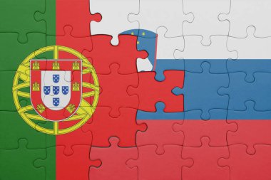 Slovenia 'nın renkli ulusal bayrağı ve Portekiz bayrağı bulmacası. konsept