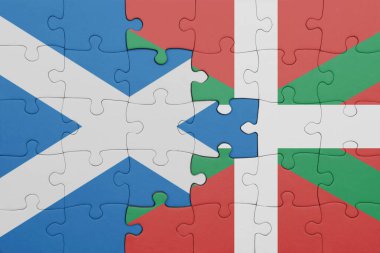 Bask ülkesinin renkli ulusal bayrağı ve İskoçya bayrağının bulmacası. konsept