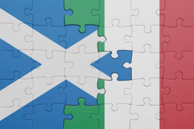 İtalya 'nın renkli ulusal bayrağı ve İskoçya bayrağıyla ilgili bulmacalar. konsept