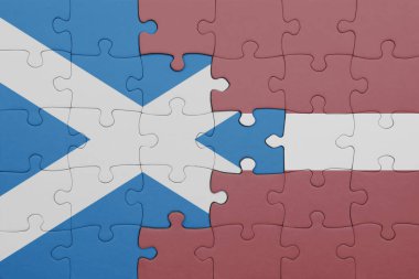 Letonya 'nın renkli ulusal bayrağı ve İskoçya bayrağı. konsept