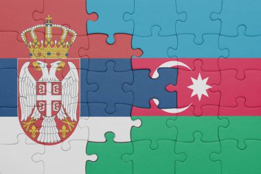 Azerbaijan 'ın renkli ulusal bayrağı ve Sırbistan bayrağı ile bulmaca. konsept