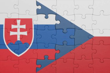 Czech Cumhuriyeti 'nin renkli ulusal bayrağı ve Slovakya bayrağının bulmacası. konsept