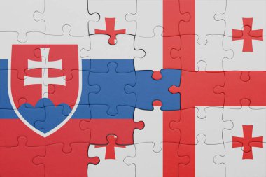 Gürcistan 'ın renkli ulusal bayrağı ve Slovakya bayrağının bulmacası. konsept
