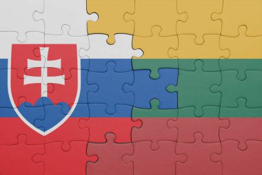 Litvanya 'nın renkli ulusal bayrağı ve Slovakya bayrağıyla ilgili bulmacalar. konsept