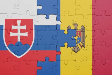 Moldova 'nın renkli ulusal bayrağı ve Slovakya bayrağının bulmacası. konsept
