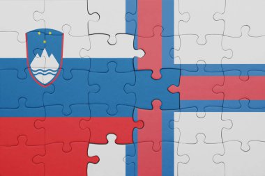 Slovenia 'nın renkli ulusal bayrağı ve Faroe adalarının bayrağıyla ilgili bulmacalar. konsept