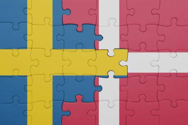 Danimarka 'nın renkli ulusal bayrağı ve İsveç bayrağı ile bulmaca. konsept