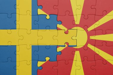 Macedonia 'nın renkli ulusal bayrağı ve İsveç bayrağı bulmacası. konsept
