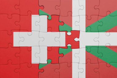 Bask ülkesinin renkli ulusal bayrağı ve İsviçre bayrağının bulmacası. konsept