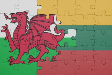 Litvanya 'nın renkli ulusal bayrağı ve Galler bayrağı ile bulmaca. konsept