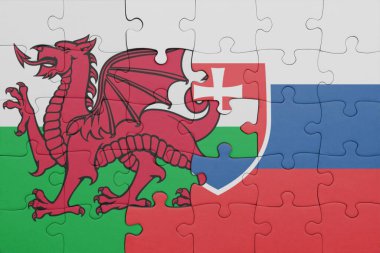 Slovakya 'nın renkli ulusal bayrağı ve Galler bayrağı ile bulmaca. konsept